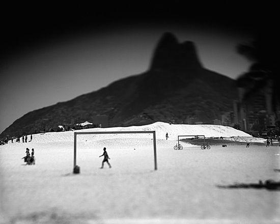 author: Cláudio Edinger
title: Leblon