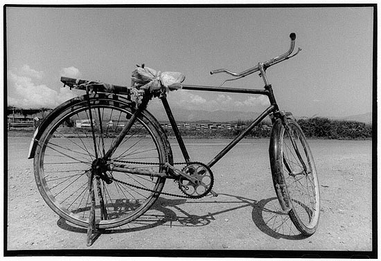 autor: Yves Rousselet
t&iacute;tulo: Sur la route Velipoj aout 2003