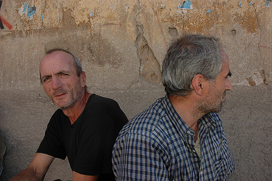 autor: Yves Rousselet
t&iacute;tulo: Des travailleurs attendent une proposition d