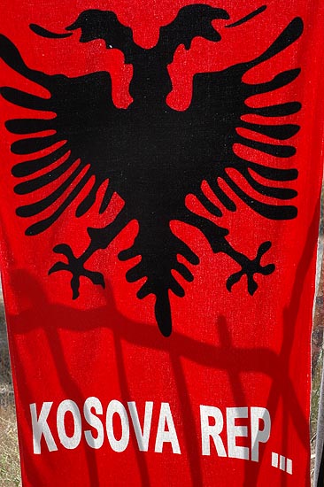 autor: Yves Rousselet
t&iacute;tulo: Le rêve Kosovar jusque sur la plage ...