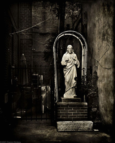 autor: Darren Holmes
t&iacute;tulo: Amid the Ruins