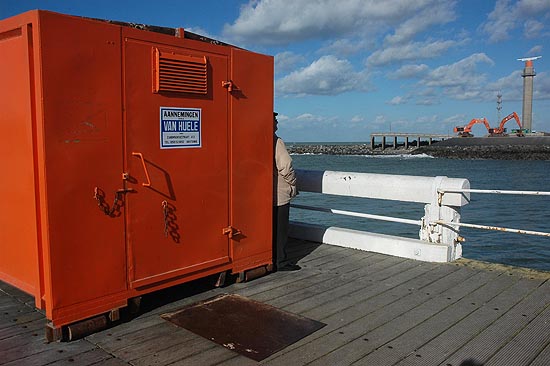 autor: Yves Rousselet
t&iacute;tulo: Spectateur de la construction des éoliennes