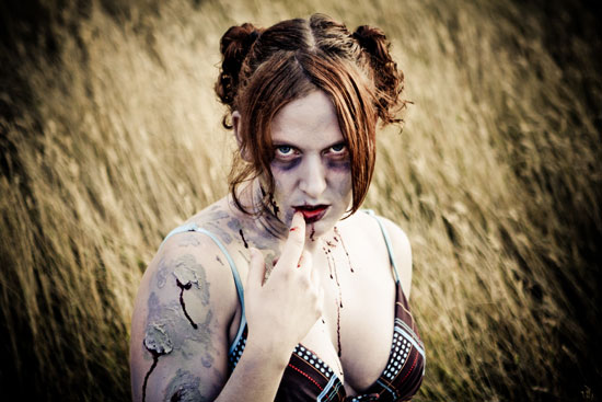 autor: Tanya Plonka
t&iacute;tulo: Cassandra | Farm girl zombie