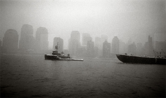 autor: john strazza
t&iacute;tulo: tug and ship - hudson - 03