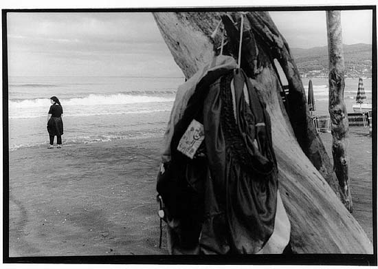 autor: Yves Rousselet
t&iacute;tulo: Femme en habit traditionnel Shenjgin aout 2005