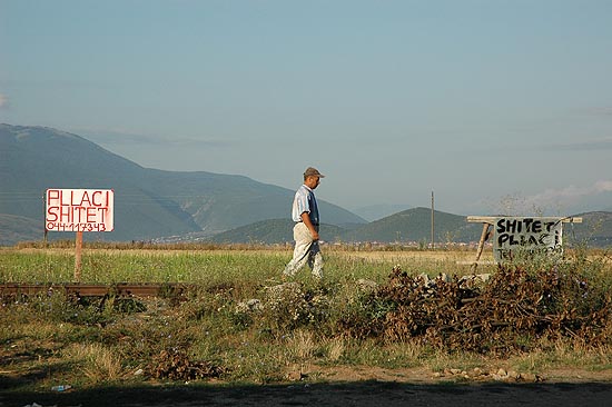 autor: Yves Rousselet
t&iacute;tulo: Petit matin sur une voie de chemin de fer désaffectèe