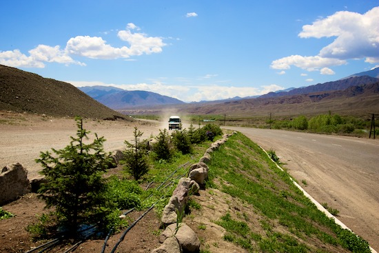 autor: Joost De Raeymaeker
t&iacute;tulo: Issyk-Kul Bichkek Road