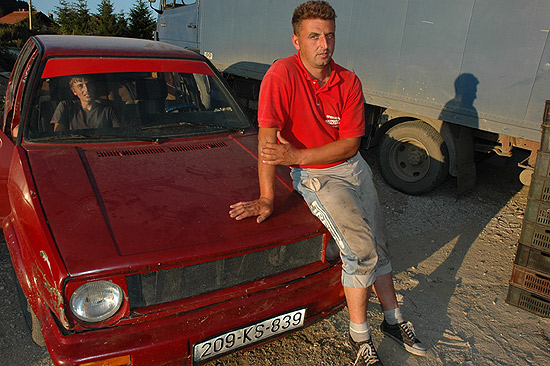 autor: Yves Rousselet
t&iacute;tulo: Un gossiste attend l