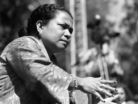 auteur: João Varela
titre: Com estas mãos