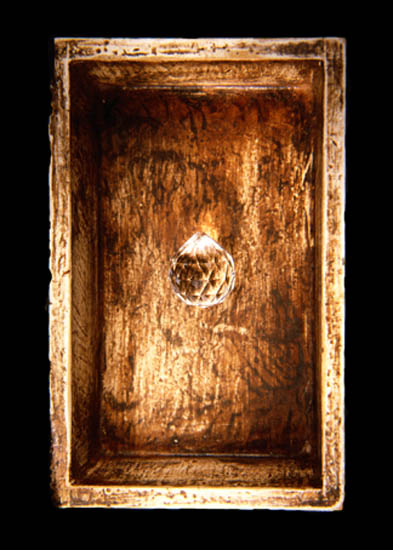 autor: Jeremy Webb
t&iacute;tulo: gemstone in box