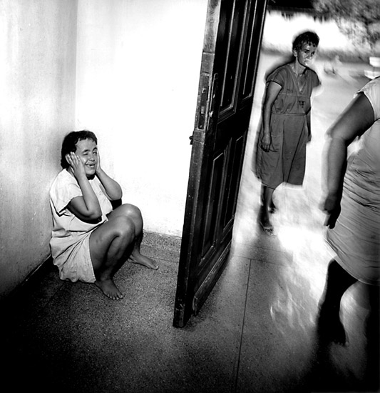 author: Cláudio Edinger
title: Insane Asylum