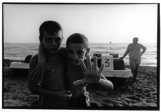 autor: Yves Rousselet
t&iacute;tulo: Shengjin été 2004