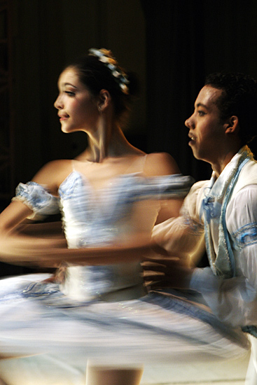 autor: Stefano Levi
t&iacute;tulo: Dancers