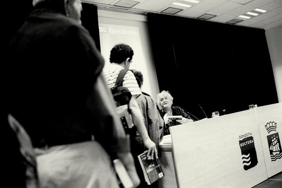 autor: Txomin  Txueka
t&iacute;tulo: "LITERAKTUM", Okendo Kultur Center