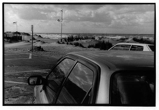 autor: Yves Rousselet
t&iacute;tulo: Un moment de repos dans la voiture