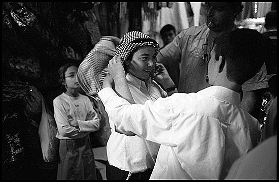autor: Patrick Tombelle
t&iacute;tulo: Young Orthodox Jews, Acco