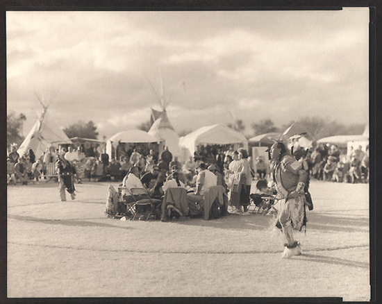 autor: Gary Auerbach
t&iacute;tulo: Assiniboine - Round Dance
