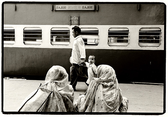 autor: Stefan Rohner
t&iacute;tulo: 	New Delhi Train Station 4