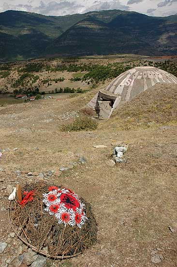 autor: Yves Rousselet
t&iacute;tulo: Ressemblance dans les formes ... sépulture, casemate ...