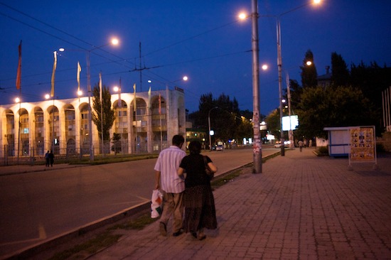 autor: Joost De Raeymaeker
t&iacute;tulo: Bishkek at night