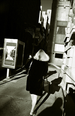 auteur : john strazza                    titre: blond legs - nyc -03