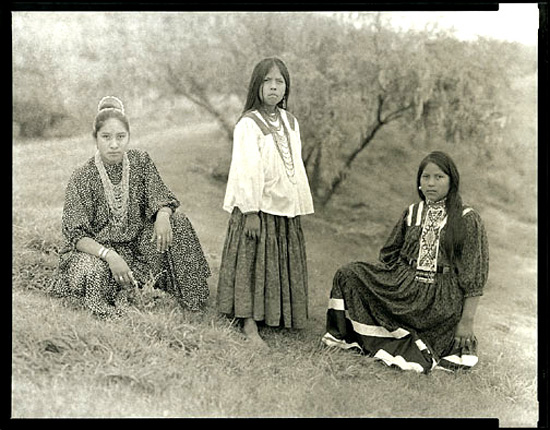 autor: Gary Auerbach
t&iacute;tulo: Carrie, Rabekah, and Gracie