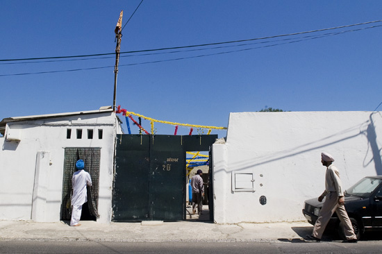 autor: Rui Mira
t&iacute;tulo: Gurdwara Sikh Sangat Sahib, Pontinha, Portugal