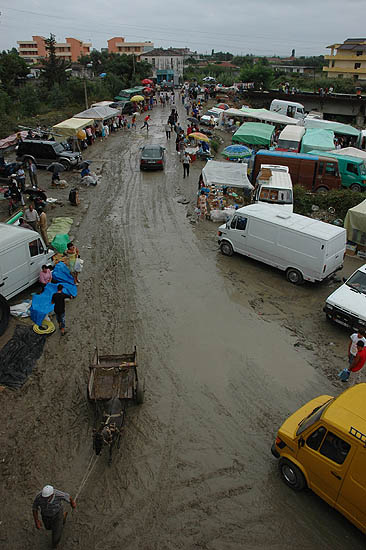 autor: Yves Rousselet
t&iacute;tulo: Un jour de grand marché